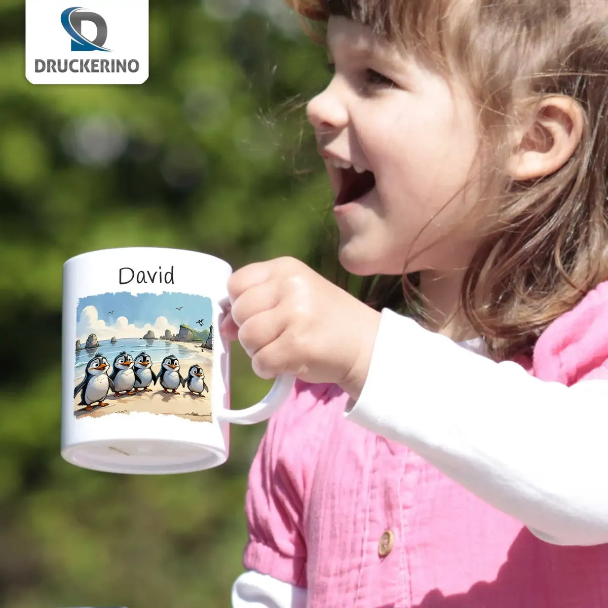 Tasse für Kinder | Pinguin-Strandabenteuer | Einschulung Geschenk | Geschenk personalisiert | 320ml Kunststofftassen Druckerino   