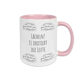 Tasse mit Spruch "Lächeln! Es irritiert die Leute" Rosa Geschenkidee Weihnachten