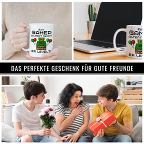 Gaming Tasse Ein Gamer altert nicht er levelt  Geschenk für Zocker beidseitig bedruckt